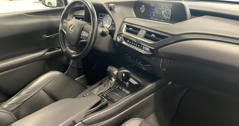 Lexus UX cena 134000 przebieg: 49548, rok produkcji 2019 z Olkusz małe 232